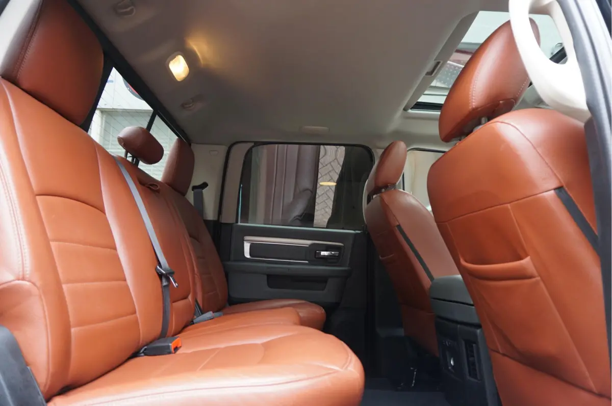 1500 5.7 V8 HEMI 4WD | BLACK OPTIC | Classic | 300L LPG | APPLE CARPLAY | Stoel- stuurverwarming | Navigatie | Pano-dak |