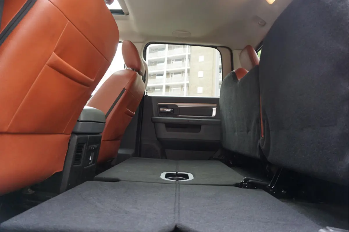 1500 5.7 V8 HEMI 4WD | BLACK OPTIC | Classic | 300L LPG | APPLE CARPLAY | Stoel- stuurverwarming | Navigatie | Pano-dak |