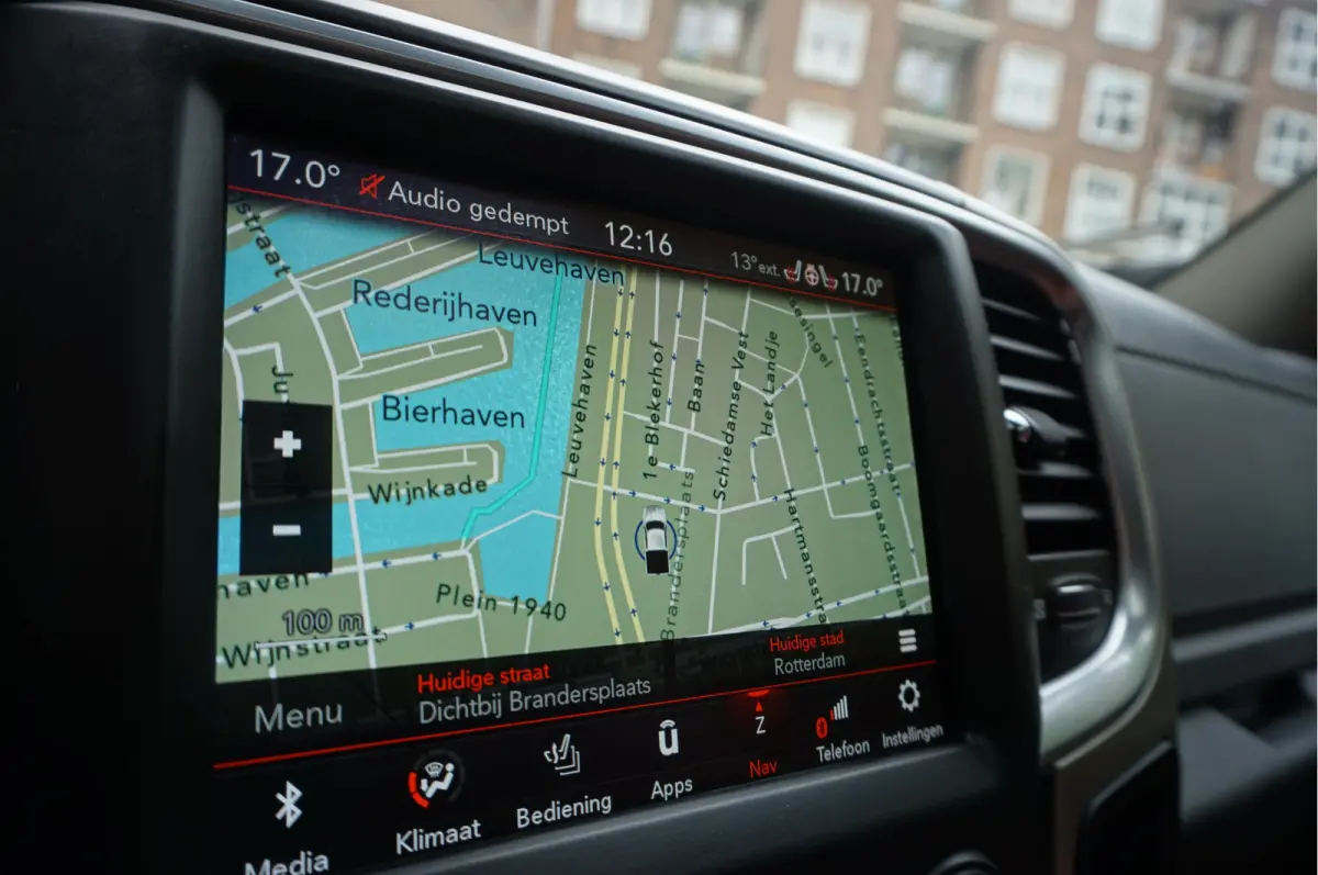 1500 5.7 V8 HEMI 4WD | BLACK OPTIC | Classic | 300L LPG | APPLE CARPLAY | Stoel- stuurverwarming | Navigatie | Pano-dak |