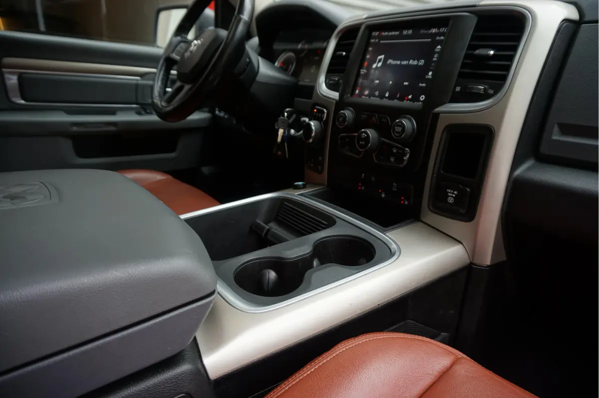1500 5.7 V8 HEMI 4WD | BLACK OPTIC | Classic | 300L LPG | APPLE CARPLAY | Stoel- stuurverwarming | Navigatie | Pano-dak |