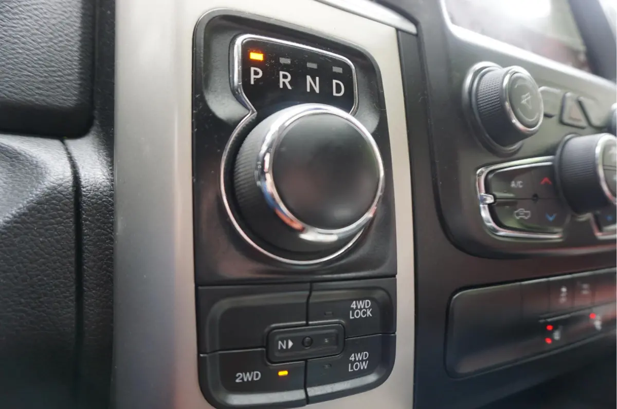 1500 5.7 V8 HEMI 4WD | BLACK OPTIC | Classic | 300L LPG | APPLE CARPLAY | Stoel- stuurverwarming | Navigatie | Pano-dak |