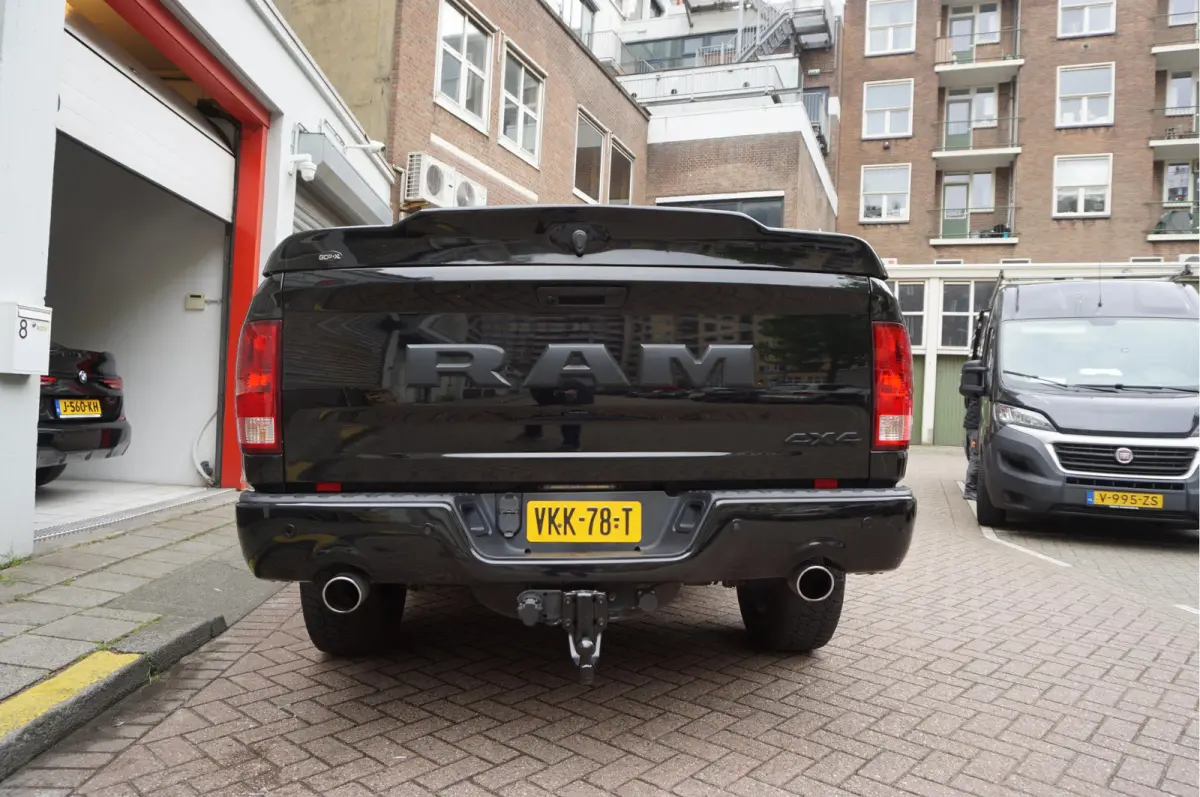 1500 5.7 V8 HEMI 4WD | BLACK OPTIC | Classic | 300L LPG | APPLE CARPLAY | Stoel- stuurverwarming | Navigatie | Pano-dak |