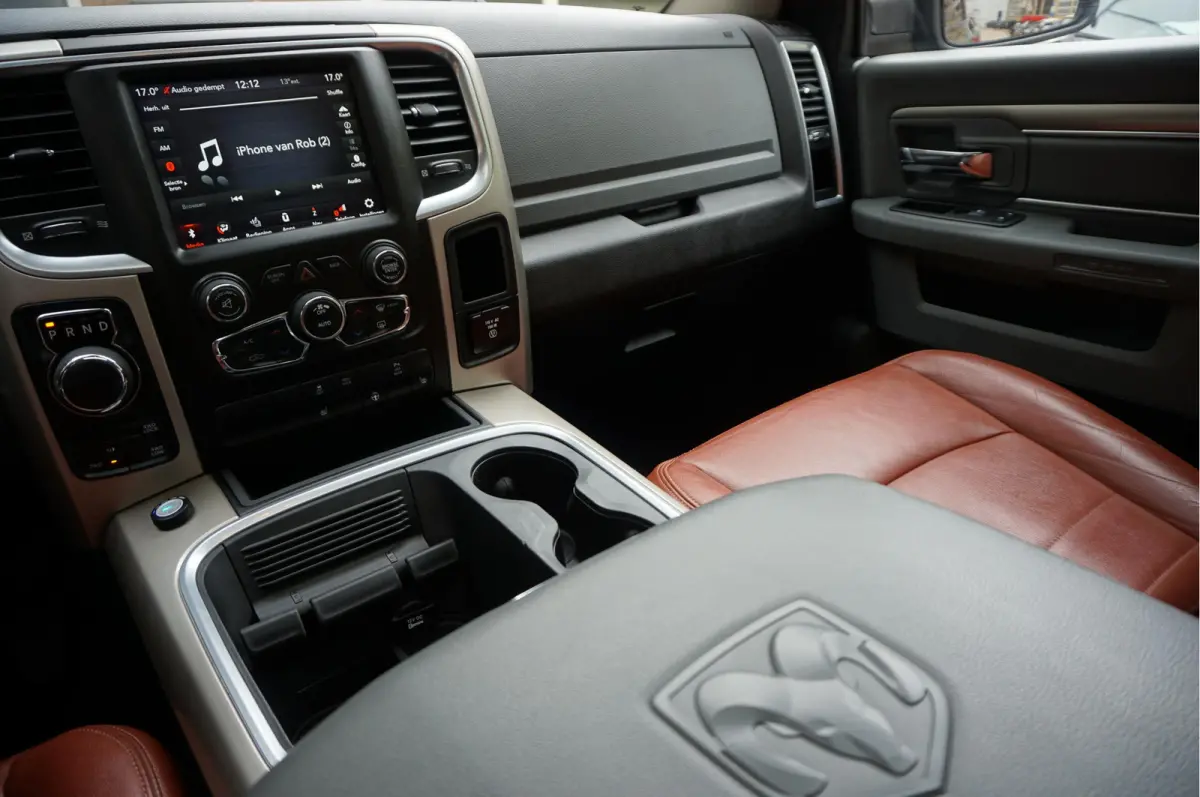 1500 5.7 V8 HEMI 4WD | BLACK OPTIC | Classic | 300L LPG | APPLE CARPLAY | Stoel- stuurverwarming | Navigatie | Pano-dak |