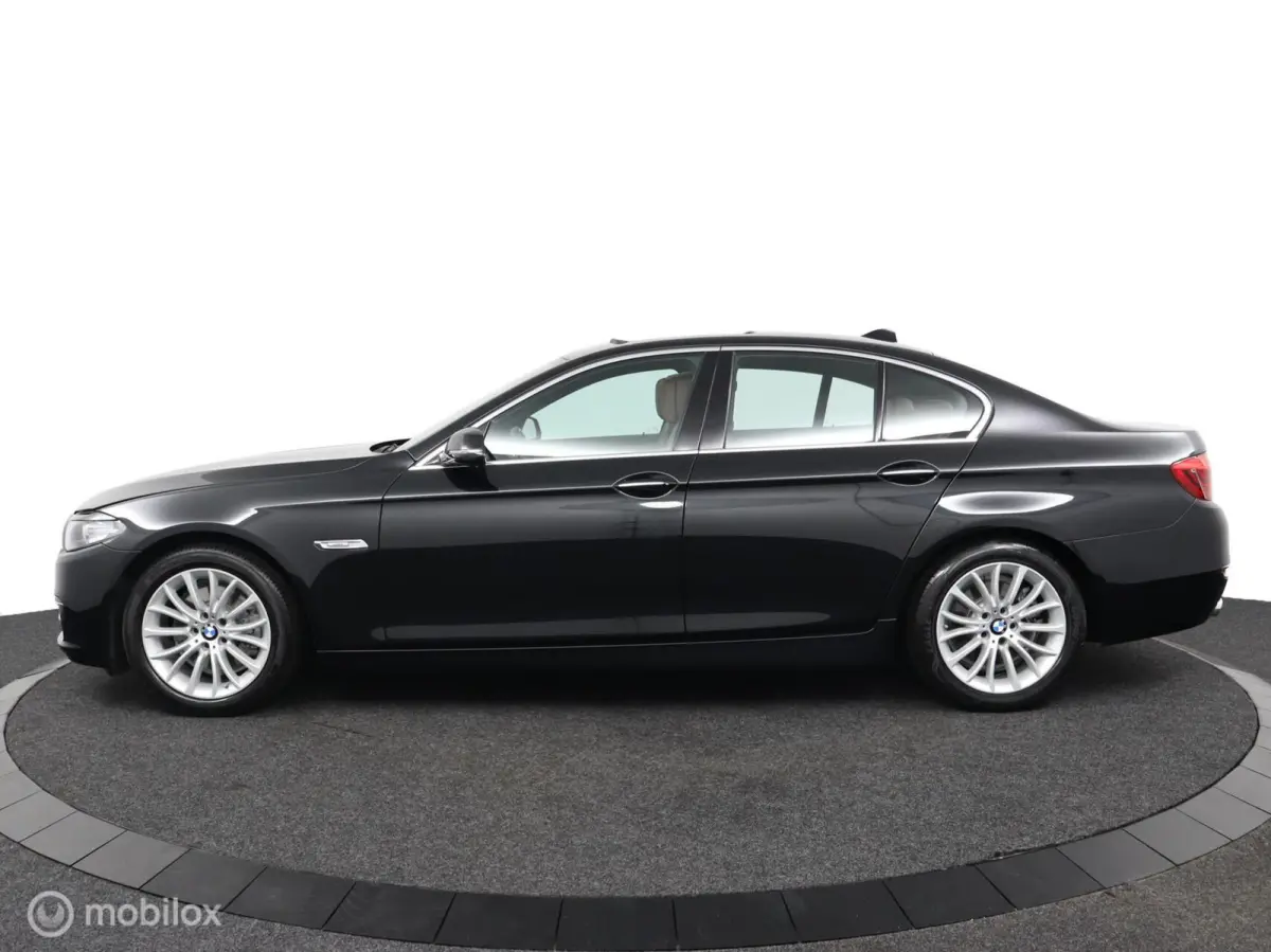 520i Luxury Edition 184 PK | M-Sport | Pano-Dak | elek. Stoelen | Stoelverwarming | Bruin leder | Stoelverwarming