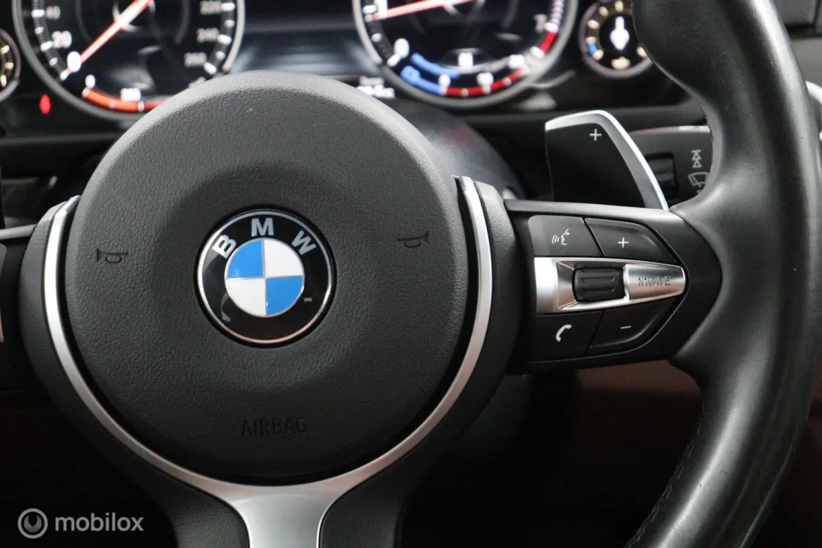 520i Luxury Edition 184 PK | M-Sport | Pano-Dak | elek. Stoelen | Stoelverwarming | Bruin leder | Stoelverwarming