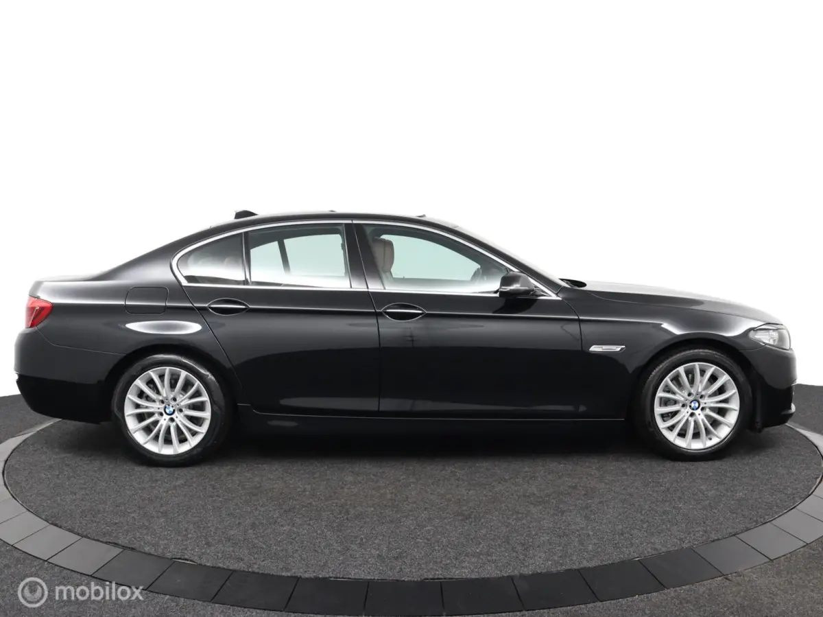 520i Luxury Edition 184 PK | M-Sport | Pano-Dak | elek. Stoelen | Stoelverwarming | Bruin leder | Stoelverwarming
