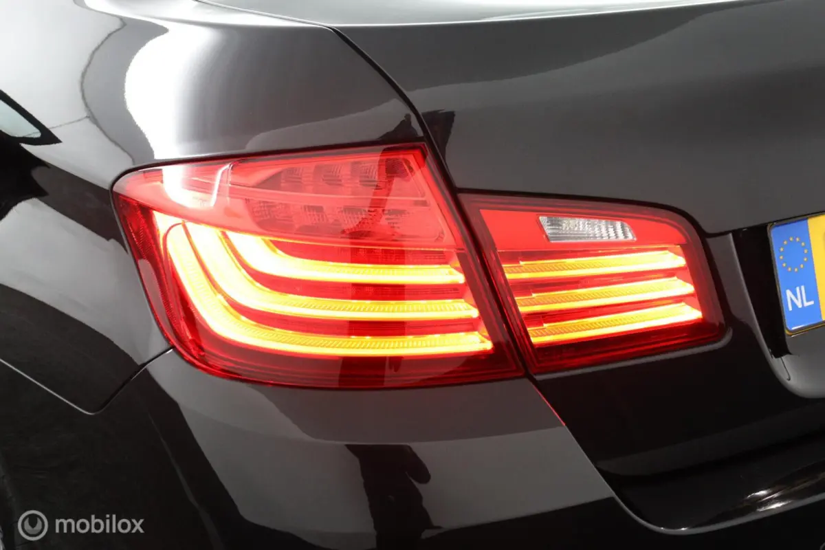 520i Luxury Edition 184 PK | M-Sport | Pano-Dak | elek. Stoelen | Stoelverwarming | Bruin leder | Stoelverwarming