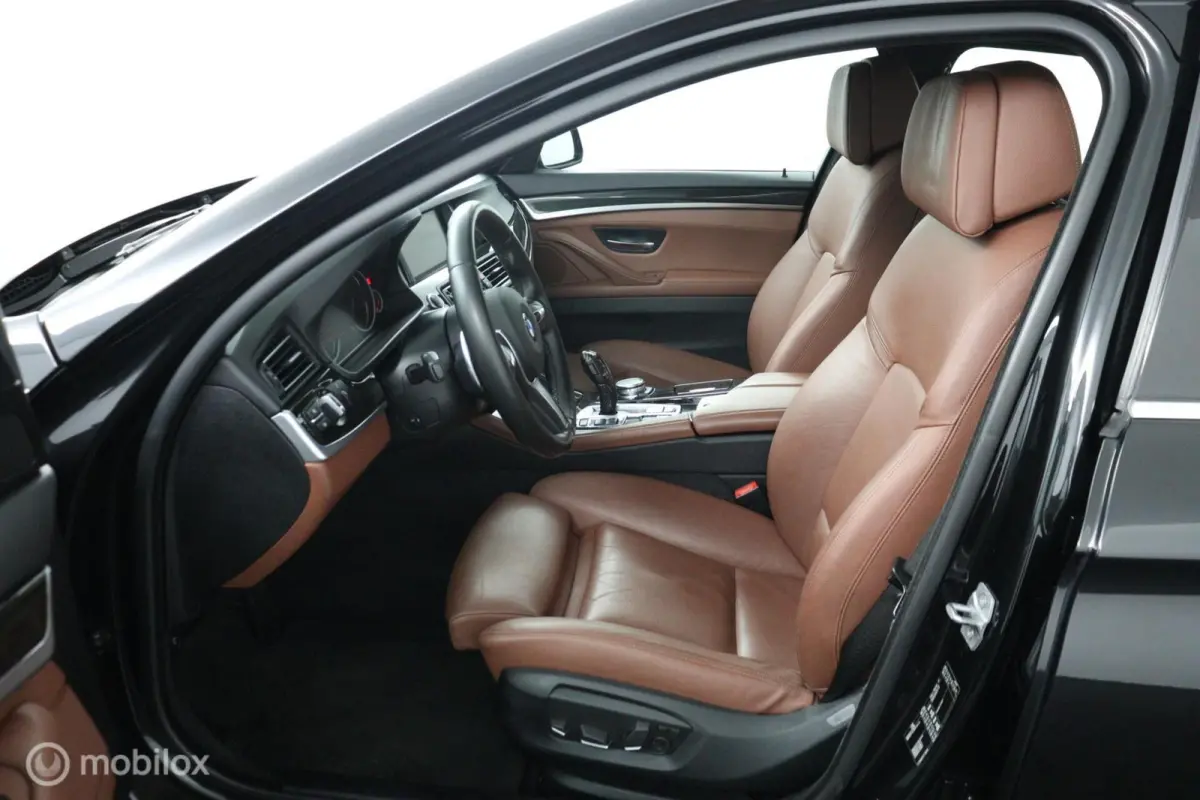 520i Luxury Edition 184 PK | M-Sport | Pano-Dak | elek. Stoelen | Stoelverwarming | Bruin leder | Stoelverwarming
