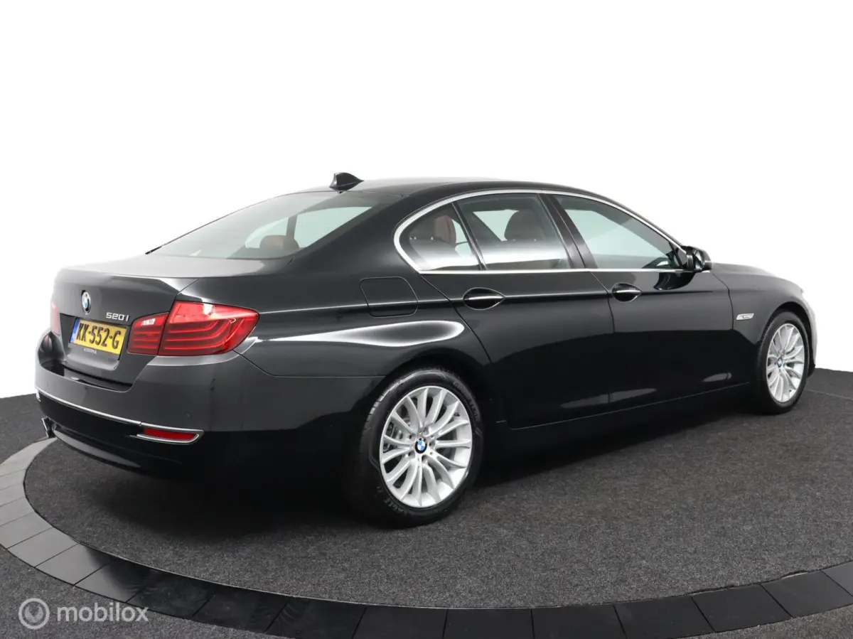 520i Luxury Edition 184 PK | M-Sport | Pano-Dak | elek. Stoelen | Stoelverwarming | Bruin leder | Stoelverwarming