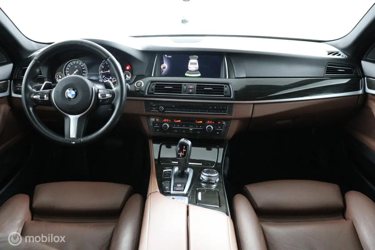520i Luxury Edition 184 PK | M-Sport | Pano-Dak | elek. Stoelen | Stoelverwarming | Bruin leder | Stoelverwarming
