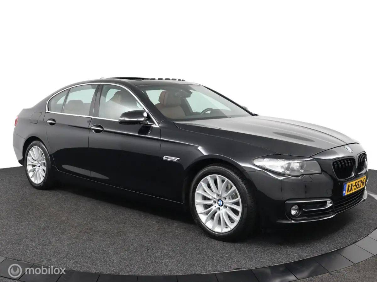 520i Luxury Edition 184 PK | M-Sport | Pano-Dak | elek. Stoelen | Stoelverwarming | Bruin leder | Stoelverwarming