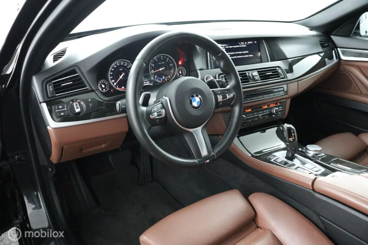 520i Luxury Edition 184 PK | M-Sport | Pano-Dak | elek. Stoelen | Stoelverwarming | Bruin leder | Stoelverwarming