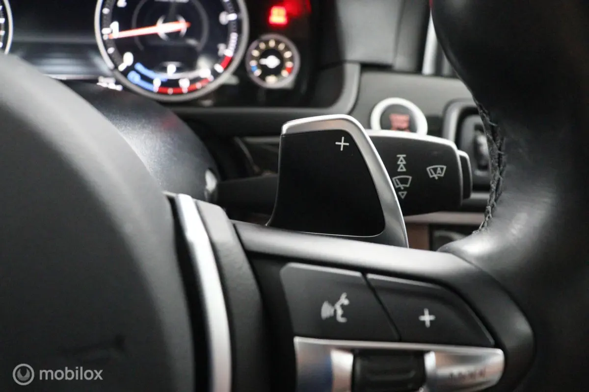 520i Luxury Edition 184 PK | M-Sport | Pano-Dak | elek. Stoelen | Stoelverwarming | Bruin leder | Stoelverwarming