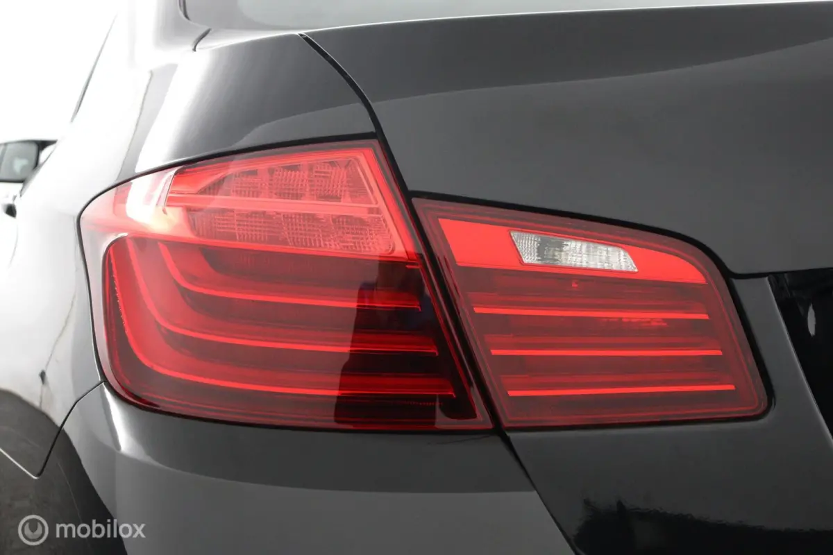 520i Luxury Edition 184 PK | M-Sport | Pano-Dak | elek. Stoelen | Stoelverwarming | Bruin leder | Stoelverwarming