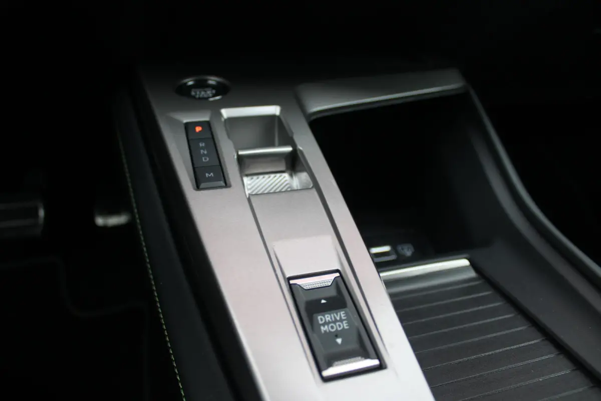 1.2 Hybrid 145PK AUTOMAAT GT | 360° CAMERA | DODEHOEK DETECTIE | KEYLESS ENTRY/START | ADAPTIVE CRUISE CONTROL | NAVIGATIE | DRAADLOZE APPLE CARPLAY/ANDROID AUTO | PARKEERSENSOREN VOOR + AC