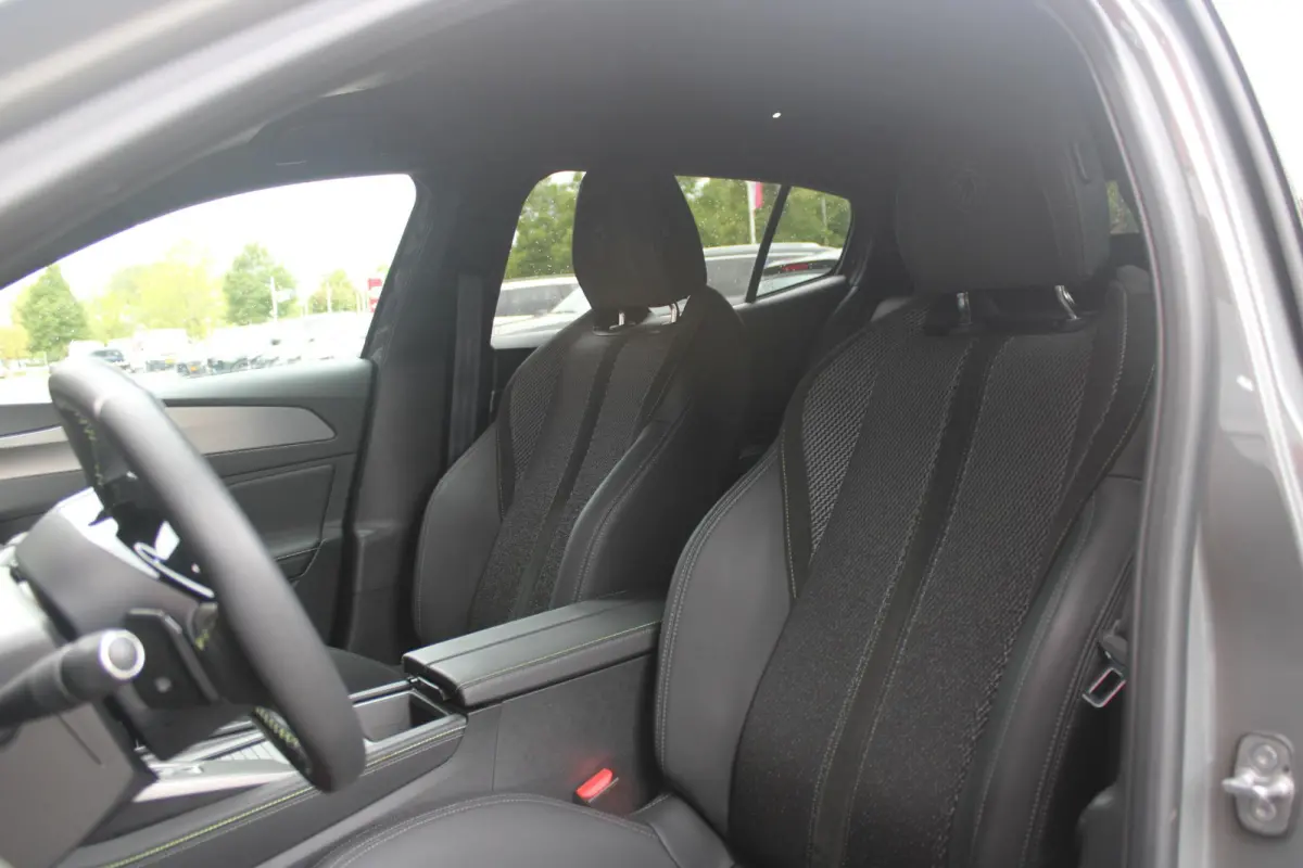 1.2 Hybrid 145PK AUTOMAAT GT | 360° CAMERA | DODEHOEK DETECTIE | KEYLESS ENTRY/START | ADAPTIVE CRUISE CONTROL | NAVIGATIE | DRAADLOZE APPLE CARPLAY/ANDROID AUTO | PARKEERSENSOREN VOOR + AC