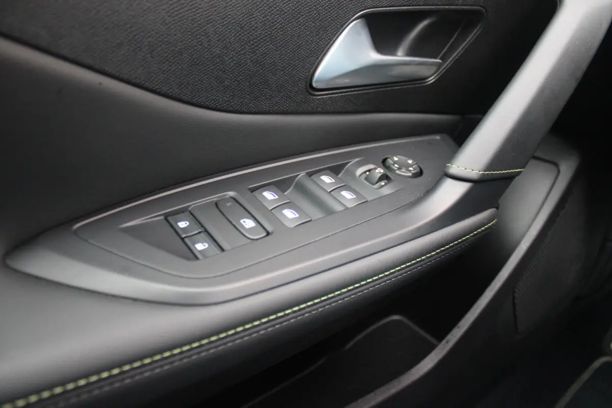 1.2 Hybrid 145PK AUTOMAAT GT | 360° CAMERA | DODEHOEK DETECTIE | KEYLESS ENTRY/START | ADAPTIVE CRUISE CONTROL | NAVIGATIE | DRAADLOZE APPLE CARPLAY/ANDROID AUTO | PARKEERSENSOREN VOOR + AC