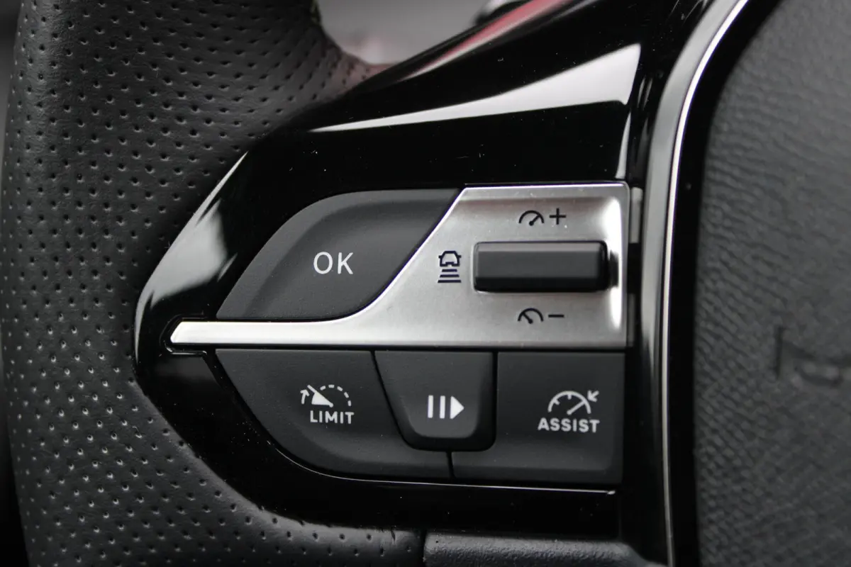 1.2 Hybrid 145PK AUTOMAAT GT | 360° CAMERA | DODEHOEK DETECTIE | KEYLESS ENTRY/START | ADAPTIVE CRUISE CONTROL | NAVIGATIE | DRAADLOZE APPLE CARPLAY/ANDROID AUTO | PARKEERSENSOREN VOOR + AC