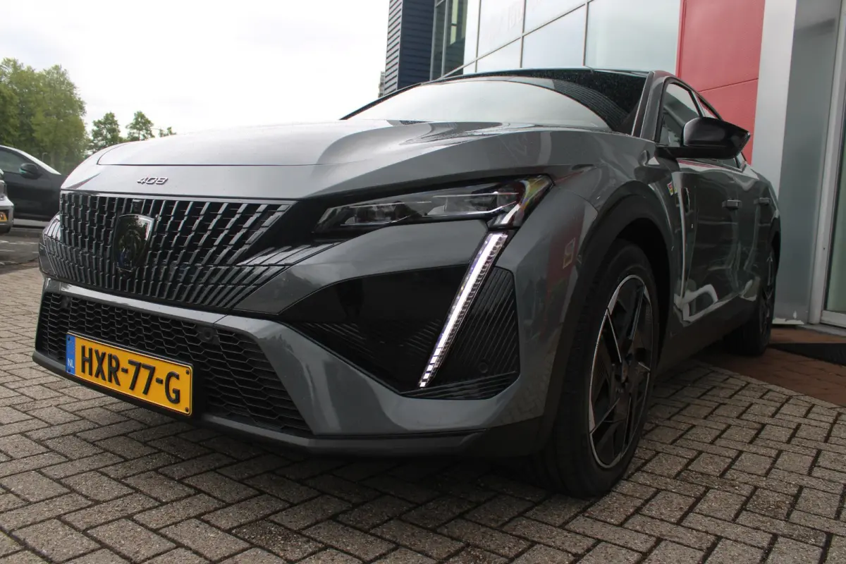 1.2 Hybrid 145PK AUTOMAAT GT | 360° CAMERA | DODEHOEK DETECTIE | KEYLESS ENTRY/START | ADAPTIVE CRUISE CONTROL | NAVIGATIE | DRAADLOZE APPLE CARPLAY/ANDROID AUTO | PARKEERSENSOREN VOOR + AC