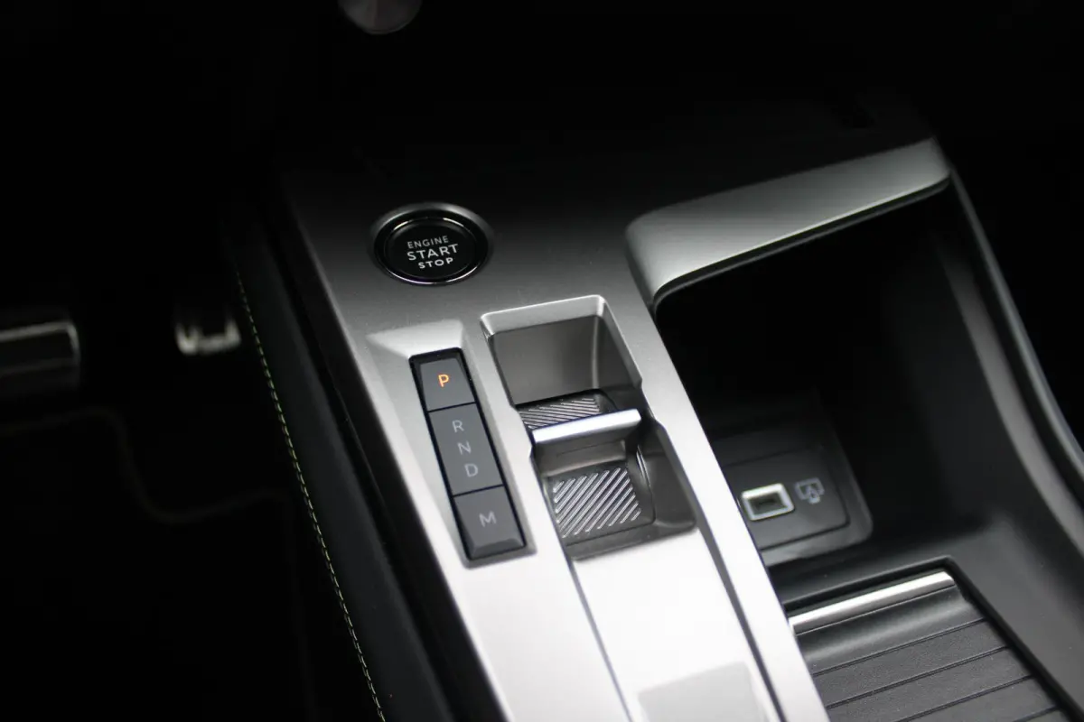 1.2 Hybrid 145PK AUTOMAAT GT | 360° CAMERA | DODEHOEK DETECTIE | KEYLESS ENTRY/START | ADAPTIVE CRUISE CONTROL | NAVIGATIE | DRAADLOZE APPLE CARPLAY/ANDROID AUTO | PARKEERSENSOREN VOOR + AC