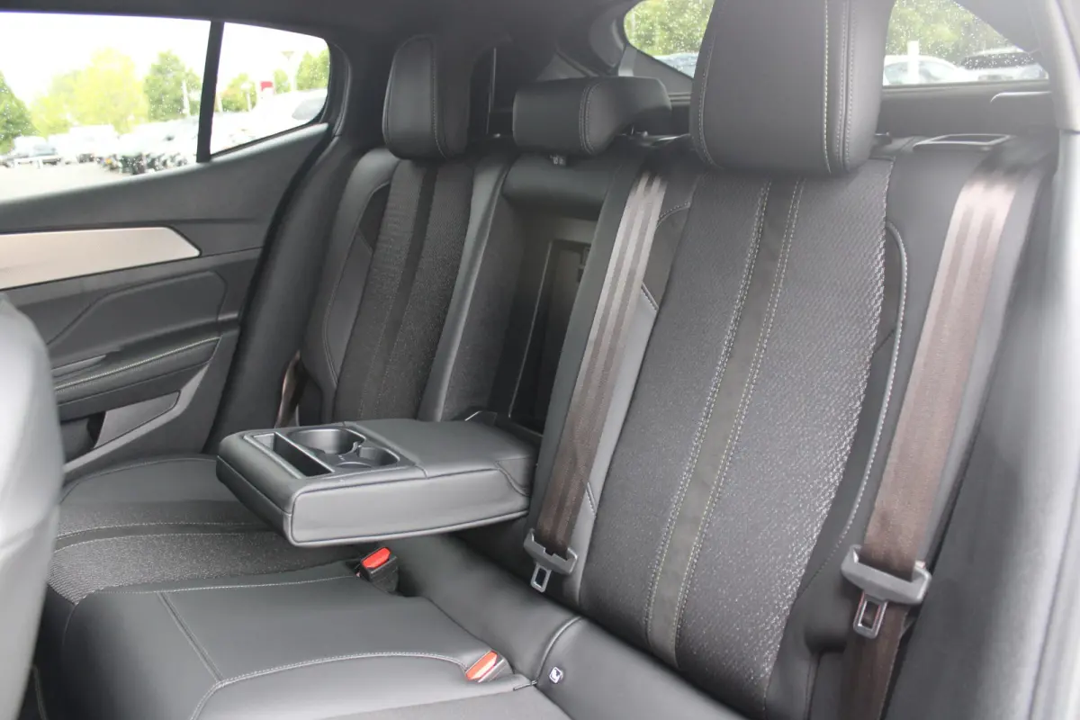 1.2 Hybrid 145PK AUTOMAAT GT | 360° CAMERA | DODEHOEK DETECTIE | KEYLESS ENTRY/START | ADAPTIVE CRUISE CONTROL | NAVIGATIE | DRAADLOZE APPLE CARPLAY/ANDROID AUTO | PARKEERSENSOREN VOOR + AC
