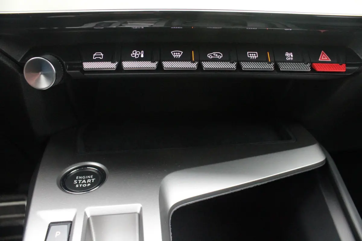 1.2 Hybrid 145PK AUTOMAAT GT | 360° CAMERA | DODEHOEK DETECTIE | KEYLESS ENTRY/START | ADAPTIVE CRUISE CONTROL | NAVIGATIE | DRAADLOZE APPLE CARPLAY/ANDROID AUTO | PARKEERSENSOREN VOOR + AC