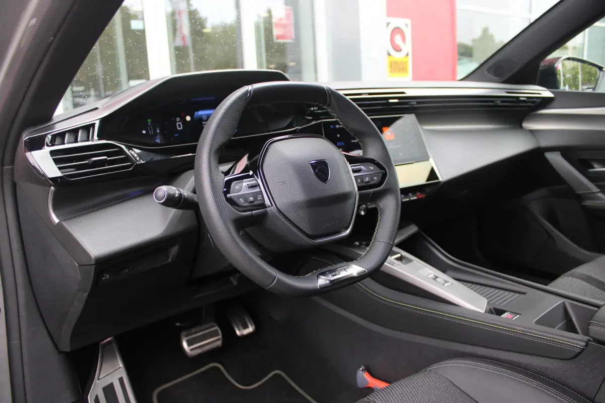 1.2 Hybrid 145PK AUTOMAAT GT | 360° CAMERA | DODEHOEK DETECTIE | KEYLESS ENTRY/START | ADAPTIVE CRUISE CONTROL | NAVIGATIE | DRAADLOZE APPLE CARPLAY/ANDROID AUTO | PARKEERSENSOREN VOOR + AC