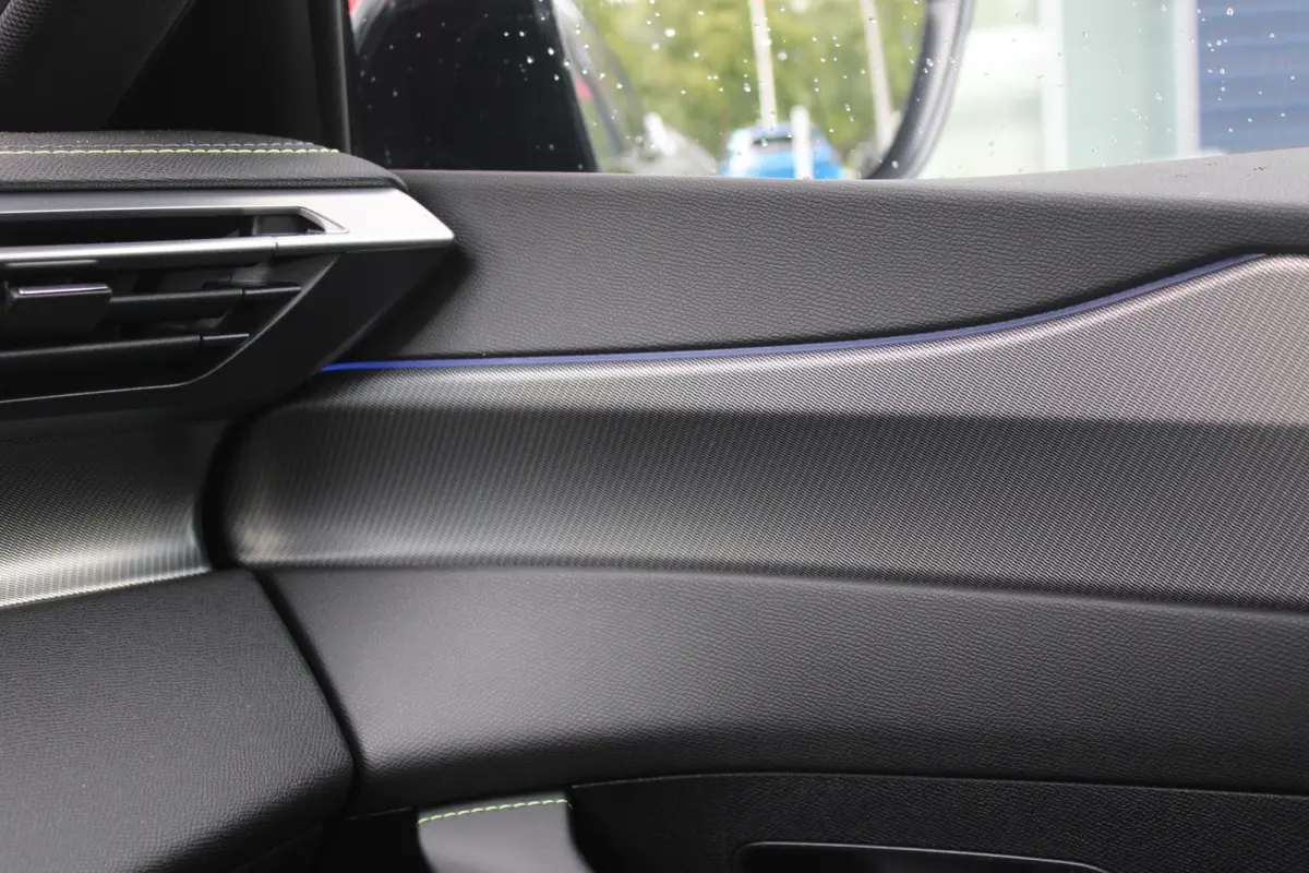 1.2 Hybrid 145PK AUTOMAAT GT | 360° CAMERA | DODEHOEK DETECTIE | KEYLESS ENTRY/START | ADAPTIVE CRUISE CONTROL | NAVIGATIE | DRAADLOZE APPLE CARPLAY/ANDROID AUTO | PARKEERSENSOREN VOOR + AC