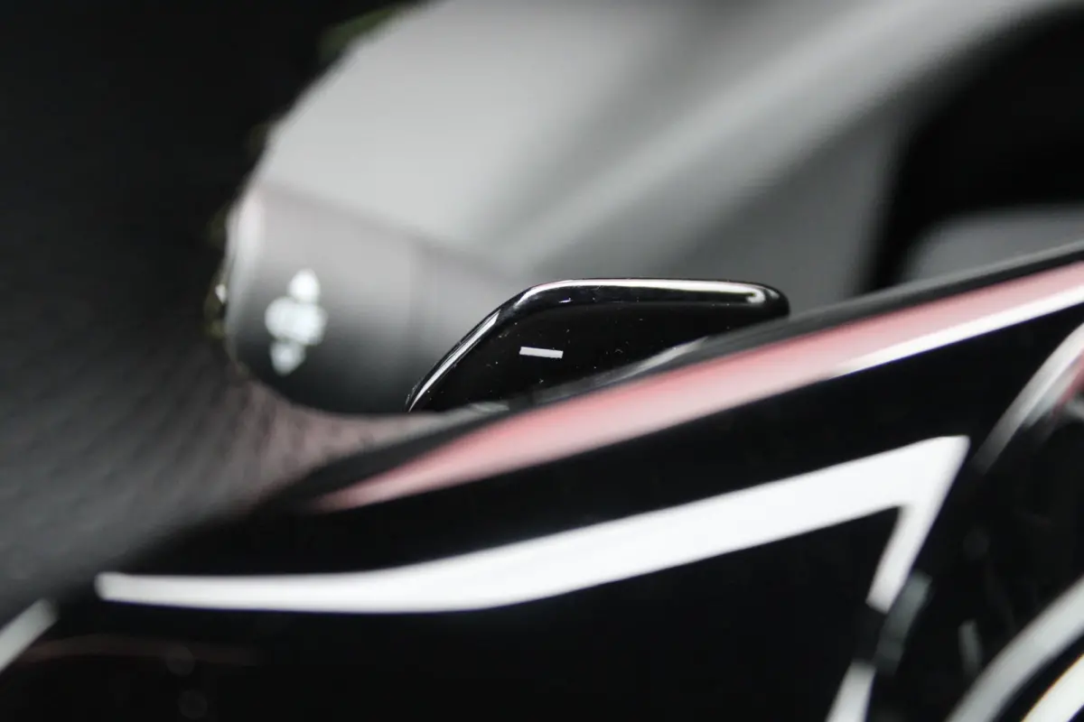 1.2 Hybrid 145PK AUTOMAAT GT | 360° CAMERA | DODEHOEK DETECTIE | KEYLESS ENTRY/START | ADAPTIVE CRUISE CONTROL | NAVIGATIE | DRAADLOZE APPLE CARPLAY/ANDROID AUTO | PARKEERSENSOREN VOOR + AC