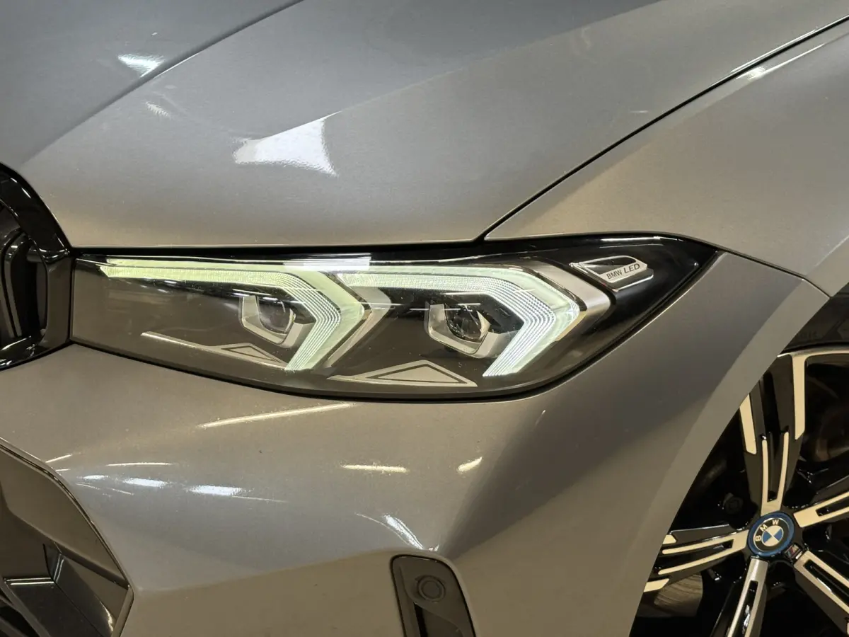 330e | M-pakket | Facelift | Lederen sportstoelen | Harman/Kardon | Sfeerverlichting | Full LED