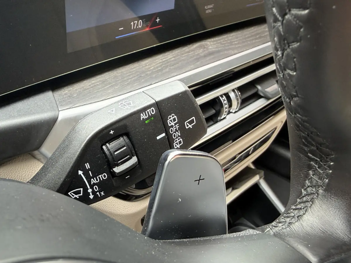 330e | M-pakket | Facelift | Lederen sportstoelen | Harman/Kardon | Sfeerverlichting | Full LED