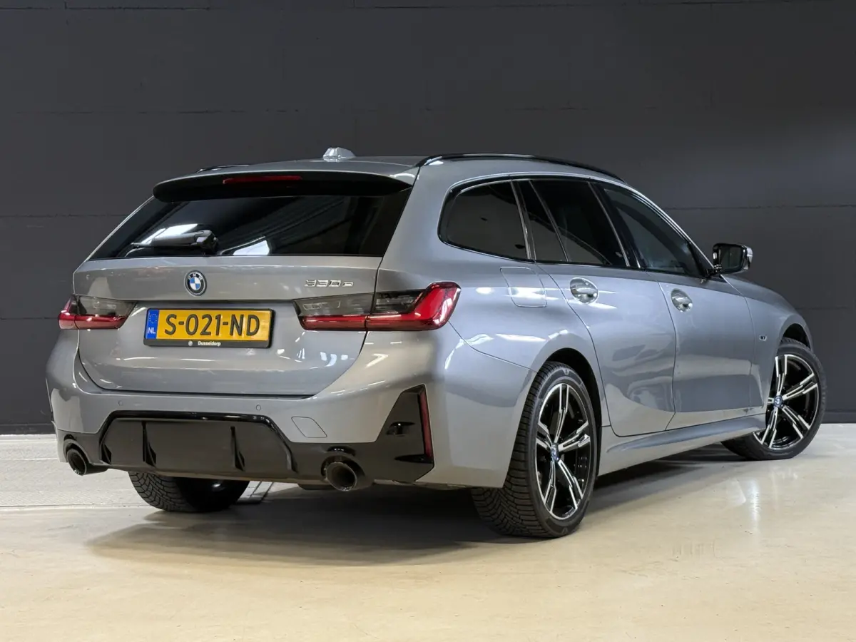 330e | M-pakket | Facelift | Lederen sportstoelen | Harman/Kardon | Sfeerverlichting | Full LED