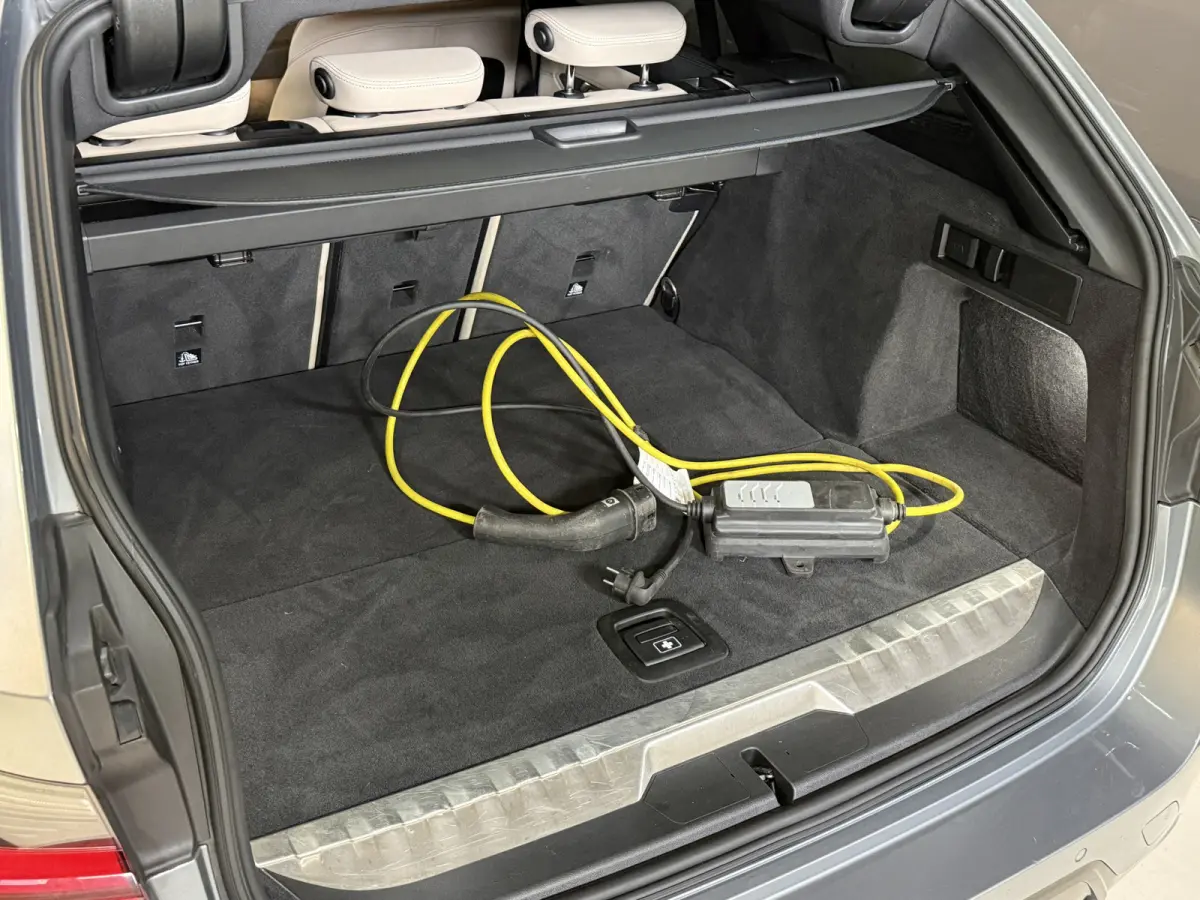 330e | M-pakket | Facelift | Lederen sportstoelen | Harman/Kardon | Sfeerverlichting | Full LED