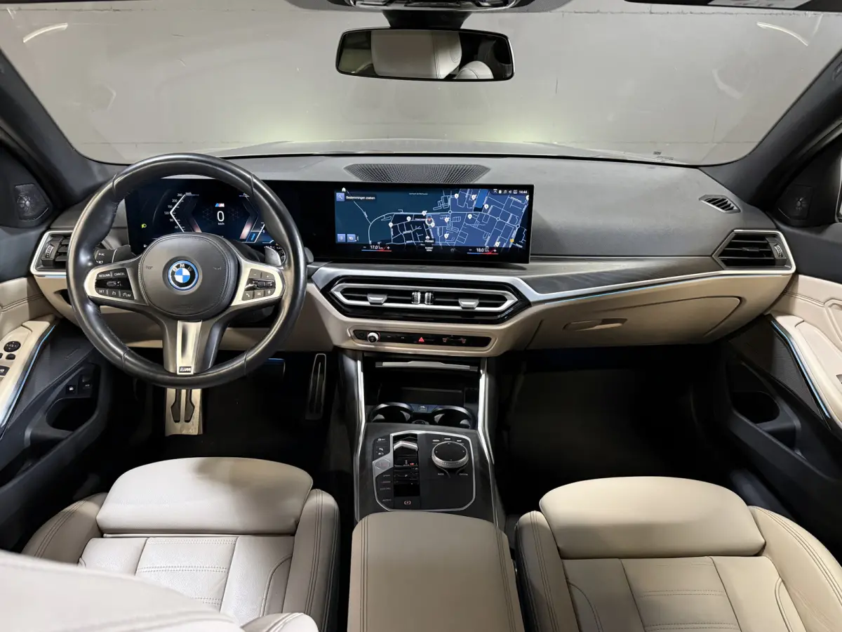 330e | M-pakket | Facelift | Lederen sportstoelen | Harman/Kardon | Sfeerverlichting | Full LED