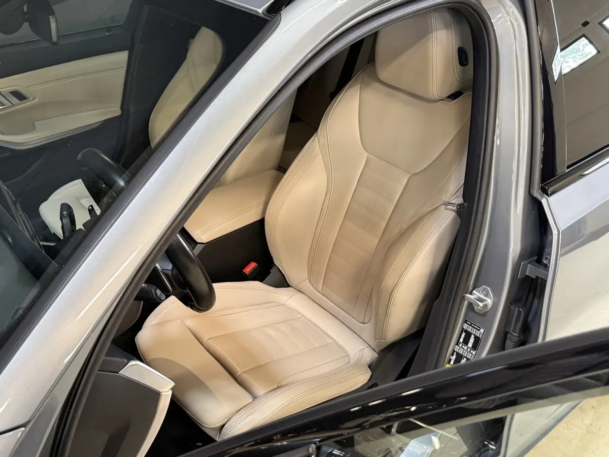 330e | M-pakket | Facelift | Lederen sportstoelen | Harman/Kardon | Sfeerverlichting | Full LED