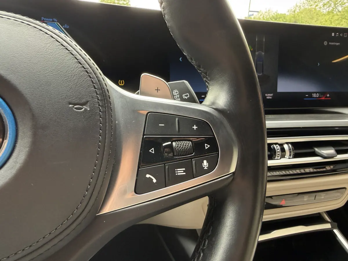 330e | M-pakket | Facelift | Lederen sportstoelen | Harman/Kardon | Sfeerverlichting | Full LED