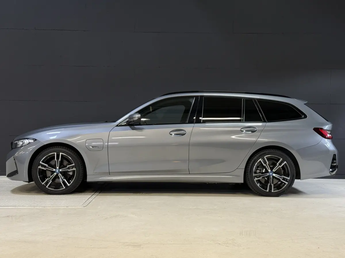 330e | M-pakket | Facelift | Lederen sportstoelen | Harman/Kardon | Sfeerverlichting | Full LED