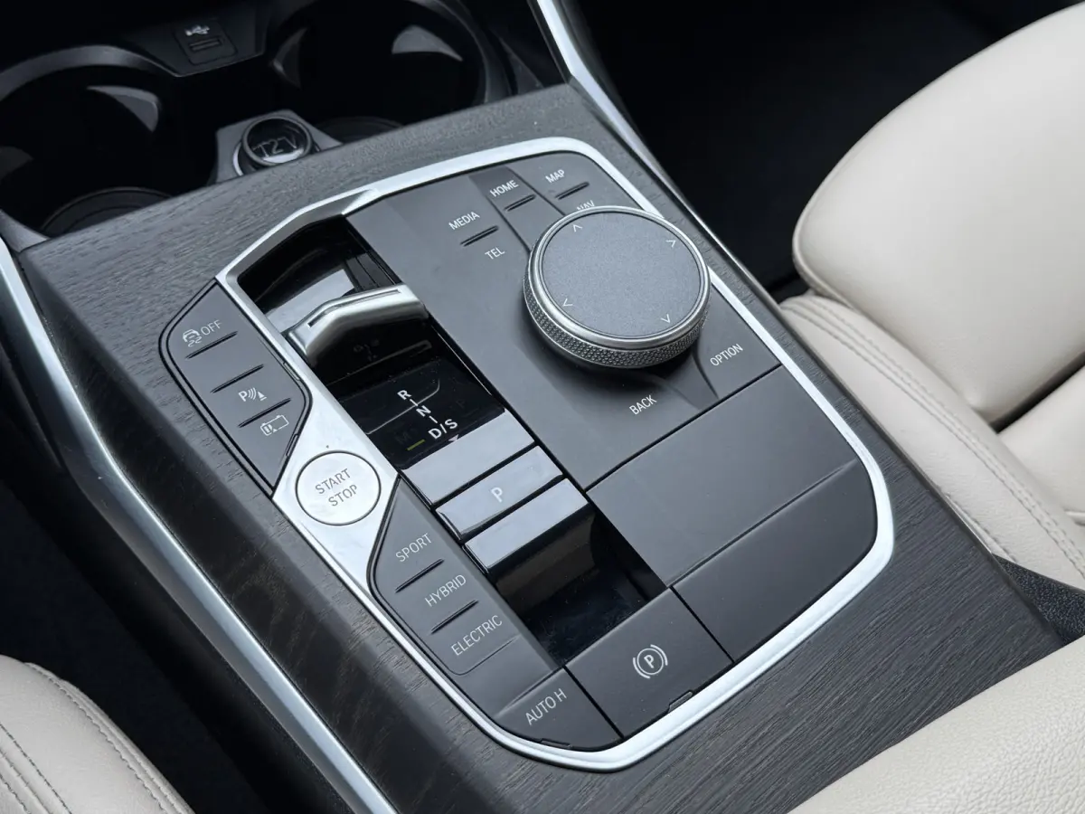330e | M-pakket | Facelift | Lederen sportstoelen | Harman/Kardon | Sfeerverlichting | Full LED