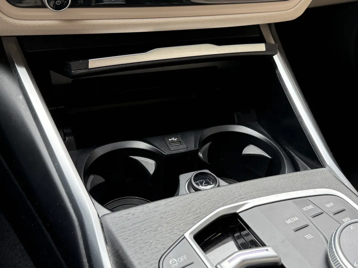 330e | M-pakket | Facelift | Lederen sportstoelen | Harman/Kardon | Sfeerverlichting | Full LED