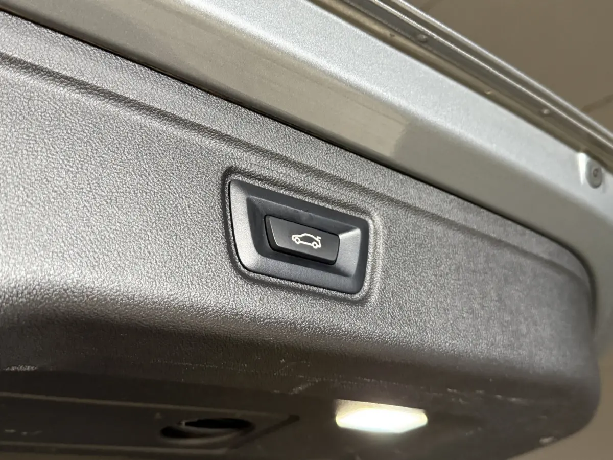 330e | M-pakket | Facelift | Lederen sportstoelen | Harman/Kardon | Sfeerverlichting | Full LED