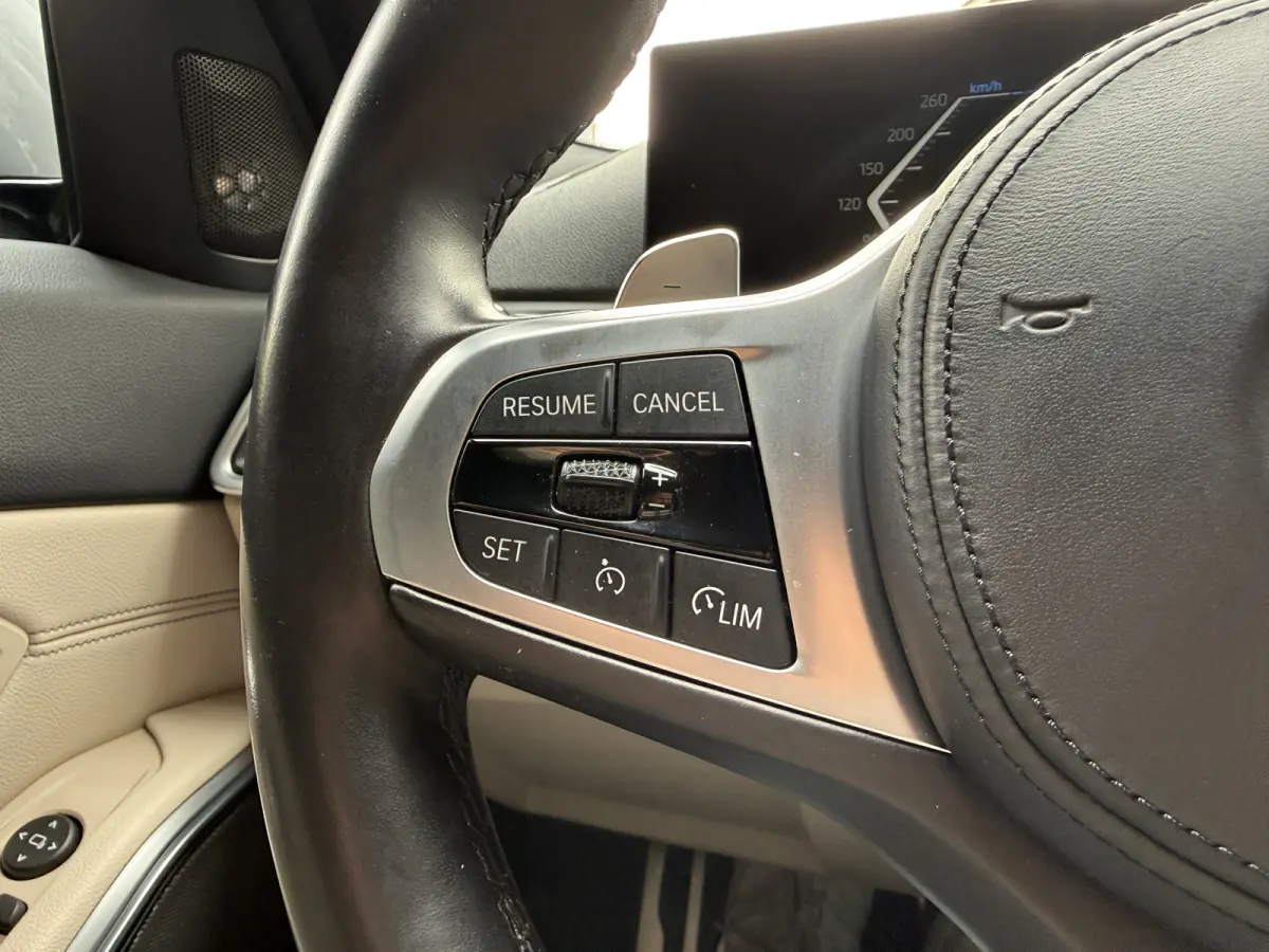 330e | M-pakket | Facelift | Lederen sportstoelen | Harman/Kardon | Sfeerverlichting | Full LED
