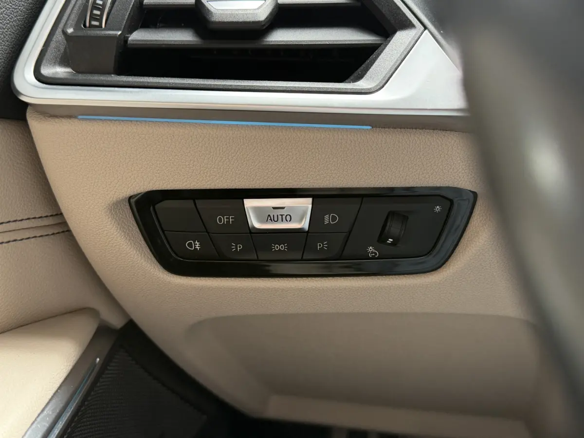 330e | M-pakket | Facelift | Lederen sportstoelen | Harman/Kardon | Sfeerverlichting | Full LED