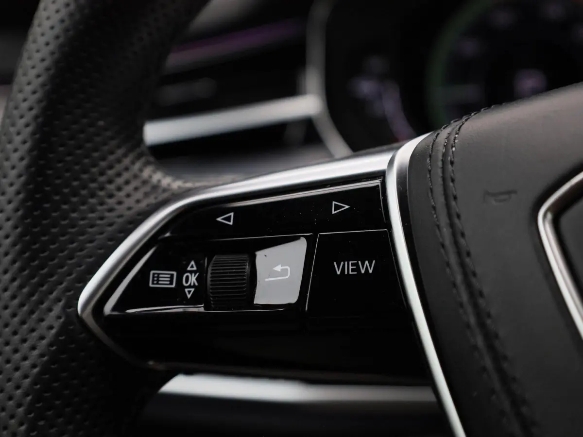 60 TFSI e quattro | PANORAMADAK | SOFTCLOSE | HEAD-UP | STOELKOELING & VERWARMING | MEMORY | B&O | S LINE IN & EXTERIEUR | VIRTUEEL | 360 CAMERA | LEDER | LED MATRIX | 12 MAANDEN BOVAG GARAN