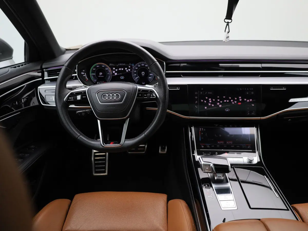 60 TFSI e quattro | PANORAMADAK | SOFTCLOSE | HEAD-UP | STOELKOELING & VERWARMING | MEMORY | B&O | S LINE IN & EXTERIEUR | VIRTUEEL | 360 CAMERA | LEDER | LED MATRIX | 12 MAANDEN BOVAG GARAN