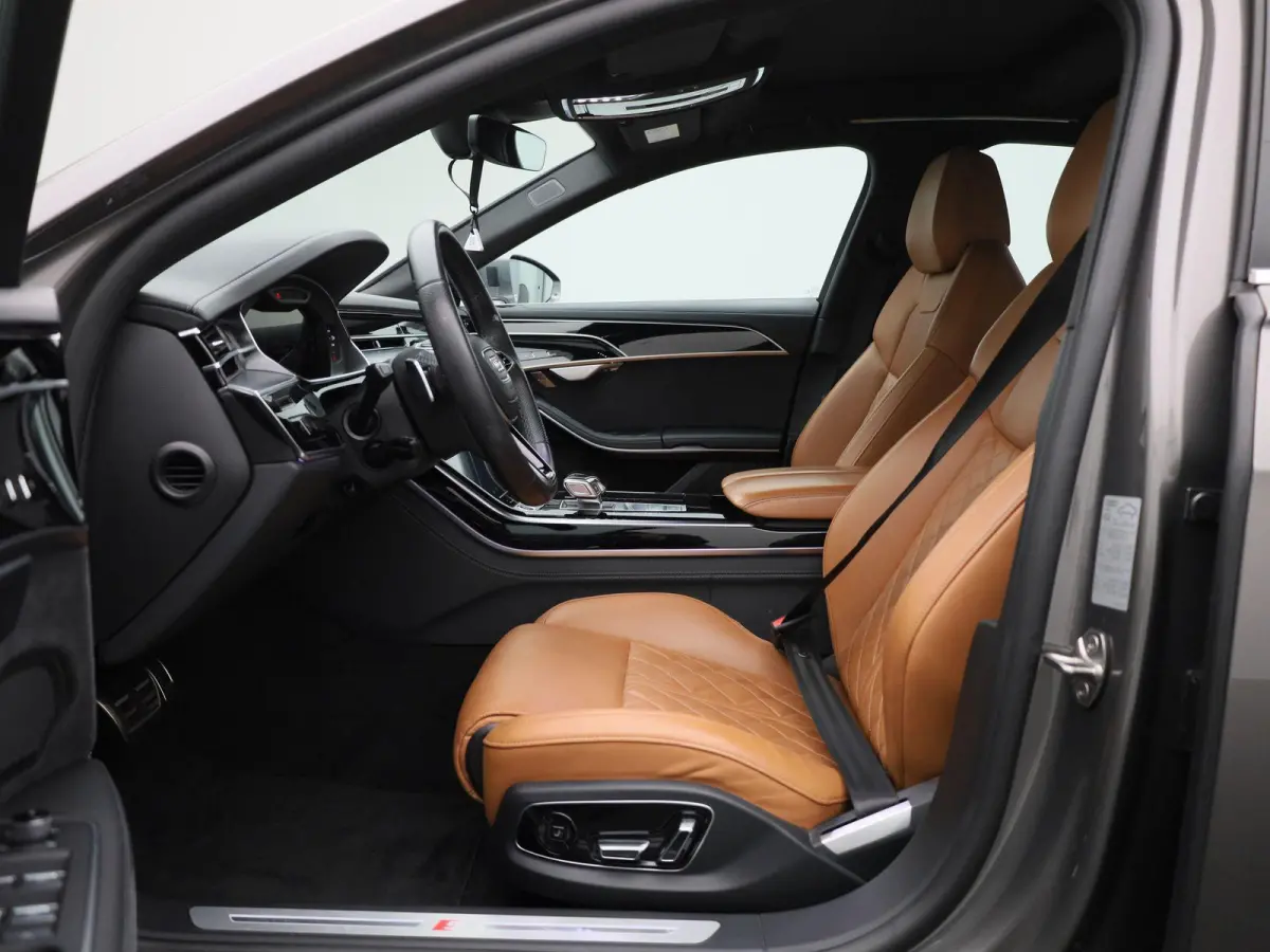 60 TFSI e quattro | PANORAMADAK | SOFTCLOSE | HEAD-UP | STOELKOELING & VERWARMING | MEMORY | B&O | S LINE IN & EXTERIEUR | VIRTUEEL | 360 CAMERA | LEDER | LED MATRIX | 12 MAANDEN BOVAG GARAN