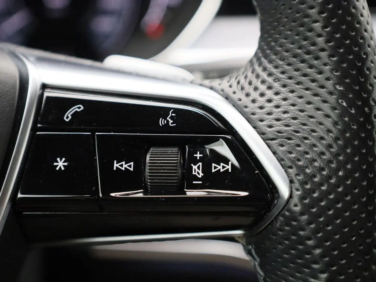 60 TFSI e quattro | PANORAMADAK | SOFTCLOSE | HEAD-UP | STOELKOELING & VERWARMING | MEMORY | B&O | S LINE IN & EXTERIEUR | VIRTUEEL | 360 CAMERA | LEDER | LED MATRIX | 12 MAANDEN BOVAG GARAN