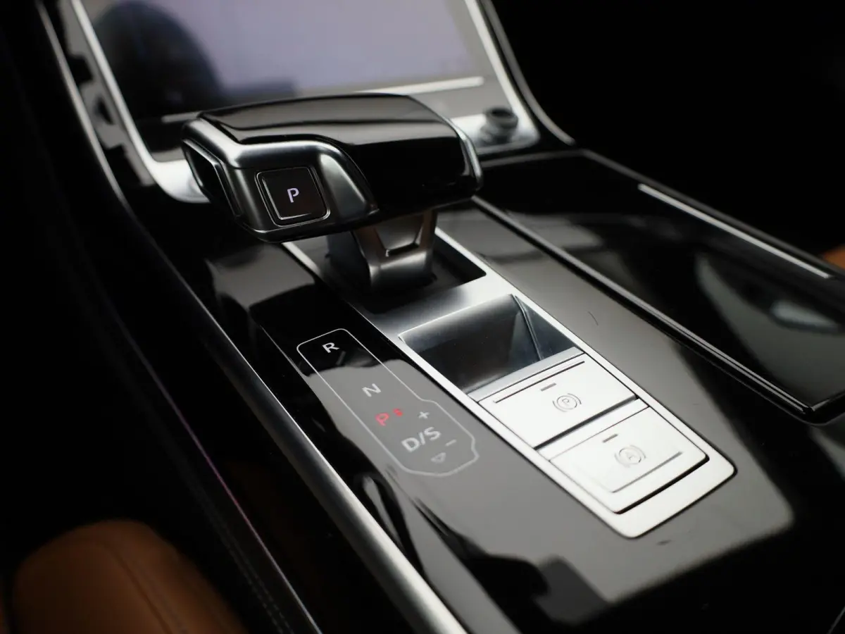 60 TFSI e quattro | PANORAMADAK | SOFTCLOSE | HEAD-UP | STOELKOELING & VERWARMING | MEMORY | B&O | S LINE IN & EXTERIEUR | VIRTUEEL | 360 CAMERA | LEDER | LED MATRIX | 12 MAANDEN BOVAG GARAN
