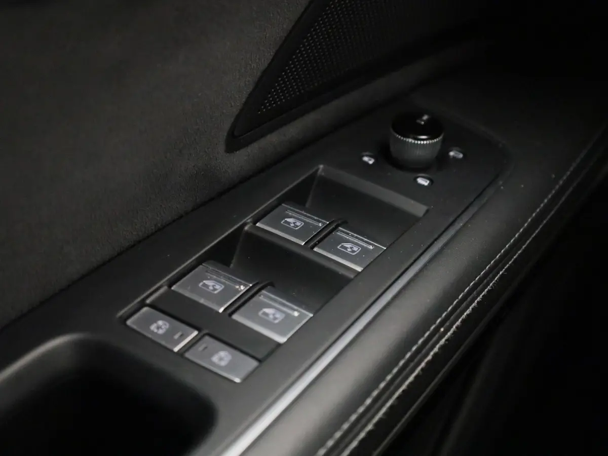 60 TFSI e quattro | PANORAMADAK | SOFTCLOSE | HEAD-UP | STOELKOELING & VERWARMING | MEMORY | B&O | S LINE IN & EXTERIEUR | VIRTUEEL | 360 CAMERA | LEDER | LED MATRIX | 12 MAANDEN BOVAG GARAN
