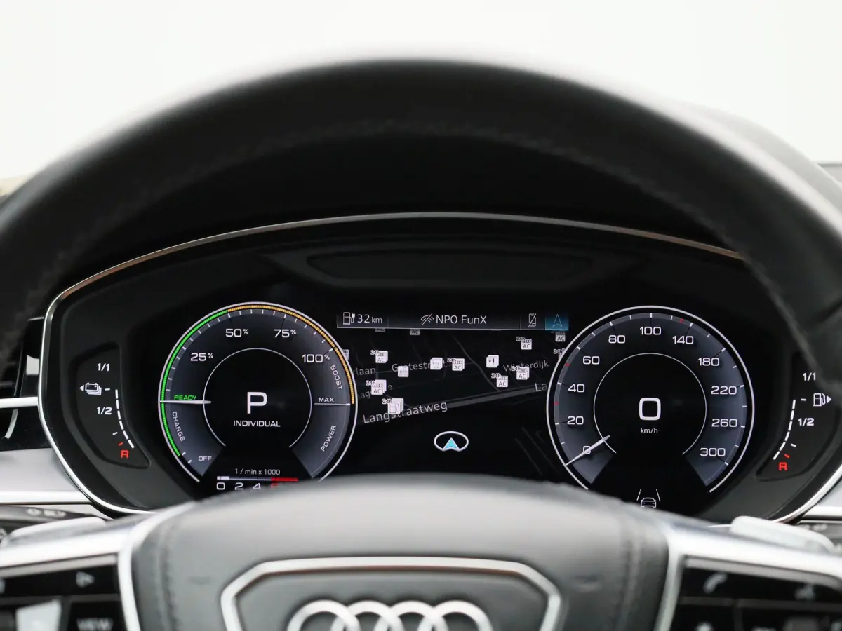 60 TFSI e quattro | PANORAMADAK | SOFTCLOSE | HEAD-UP | STOELKOELING & VERWARMING | MEMORY | B&O | S LINE IN & EXTERIEUR | VIRTUEEL | 360 CAMERA | LEDER | LED MATRIX | 12 MAANDEN BOVAG GARAN