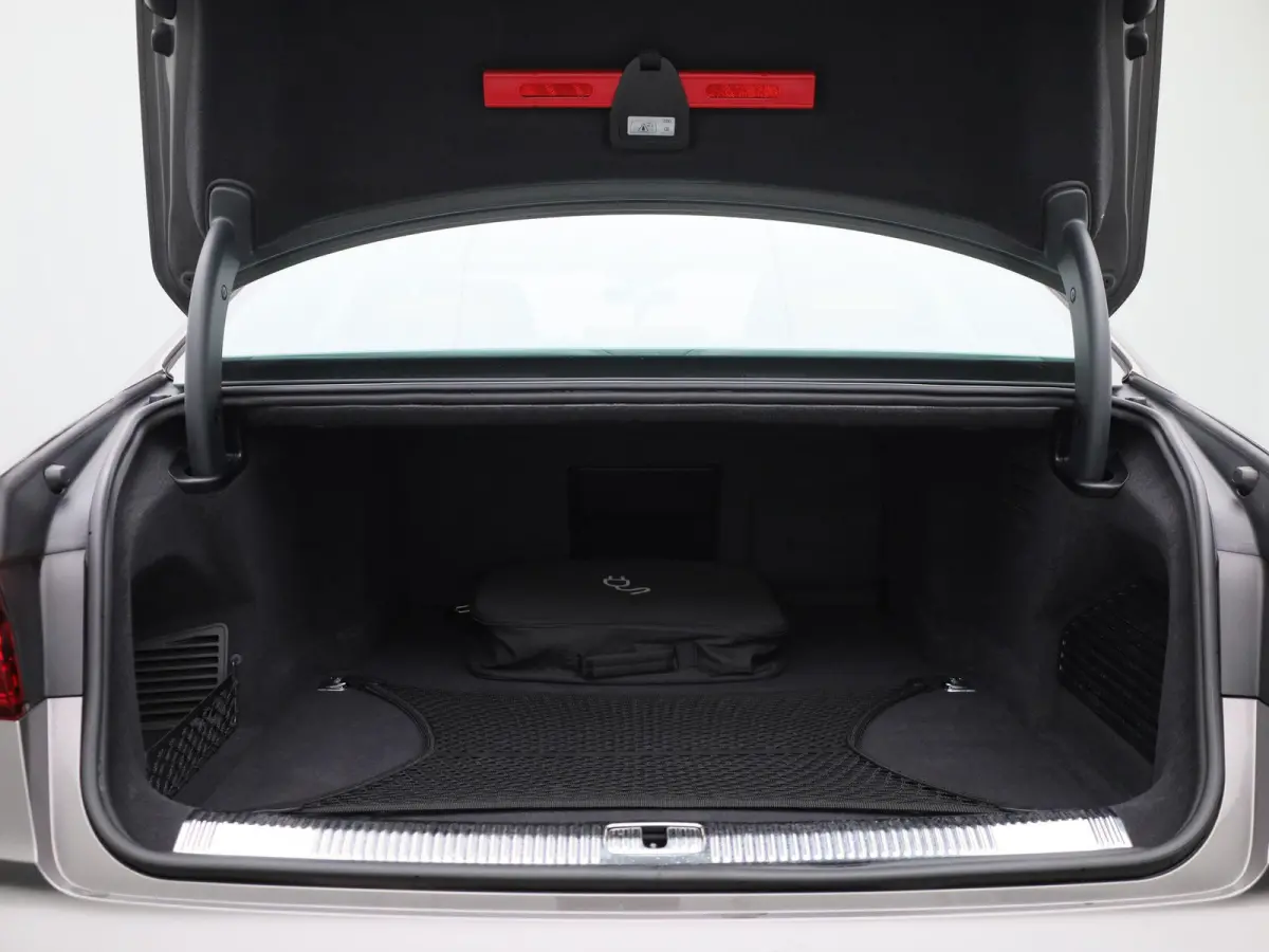 60 TFSI e quattro | PANORAMADAK | SOFTCLOSE | HEAD-UP | STOELKOELING & VERWARMING | MEMORY | B&O | S LINE IN & EXTERIEUR | VIRTUEEL | 360 CAMERA | LEDER | LED MATRIX | 12 MAANDEN BOVAG GARAN